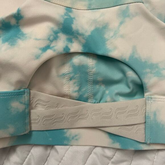 Trendy cloud pattern Blue Tie-Dye Activewear Set
No Tags Fits Large athleisure - Picture 3 of 8